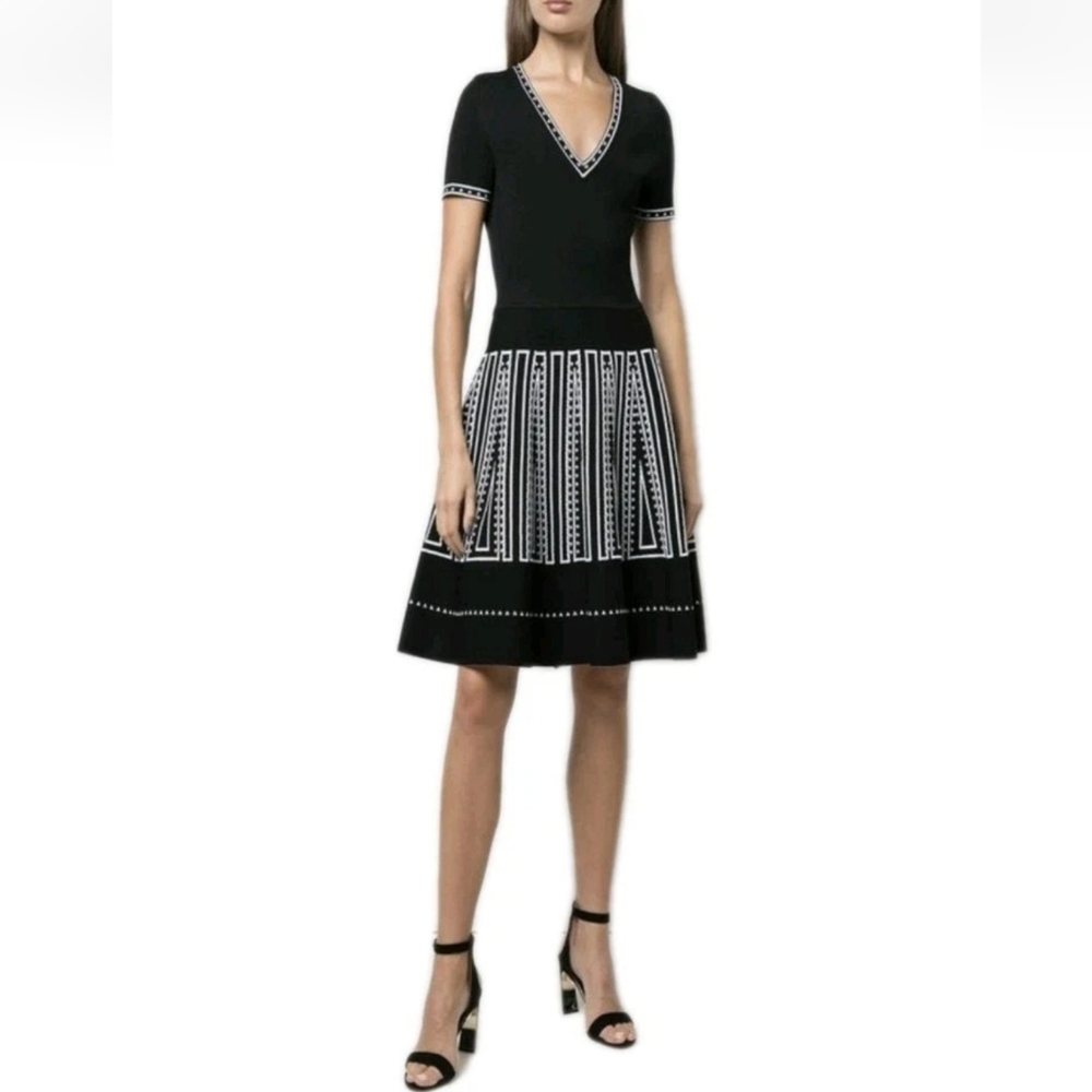 Carolina Herrera Dress Women Black White Fit Flare Knit $2.290 Small 4-6 NEW